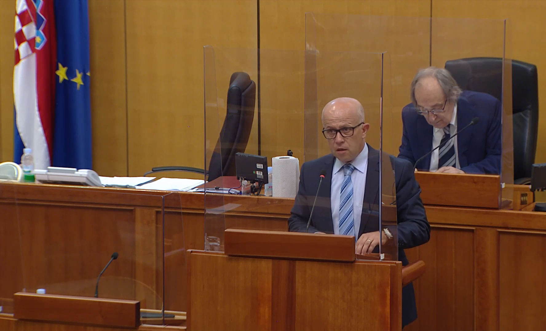 Daus: Hoće li se uskoro umirovljenicima nuditi umjesto mirovina slobodni dani?! 